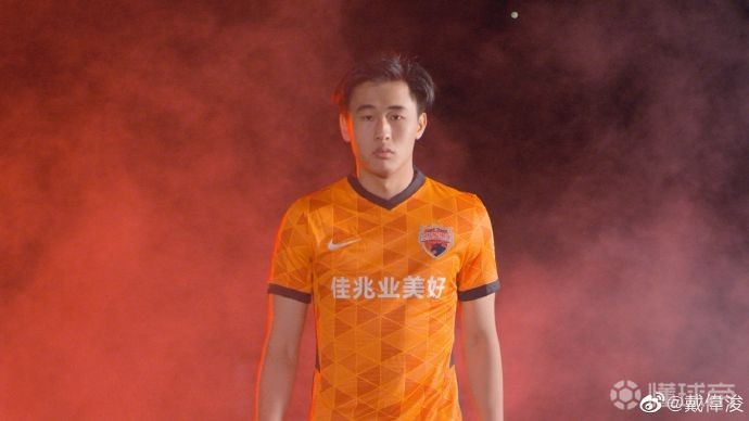 戴伟浚今年21岁,去年年从狼队转会加盟深圳队.