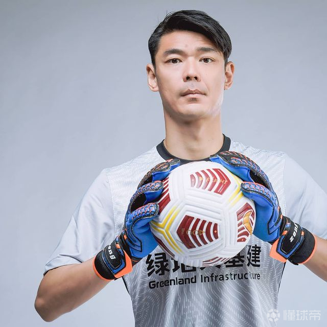 曾诚社媒晒出新赛季帅气定妆照