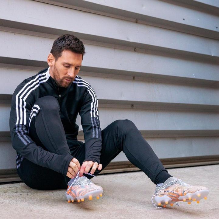 梅西ins更新照片新鞋子