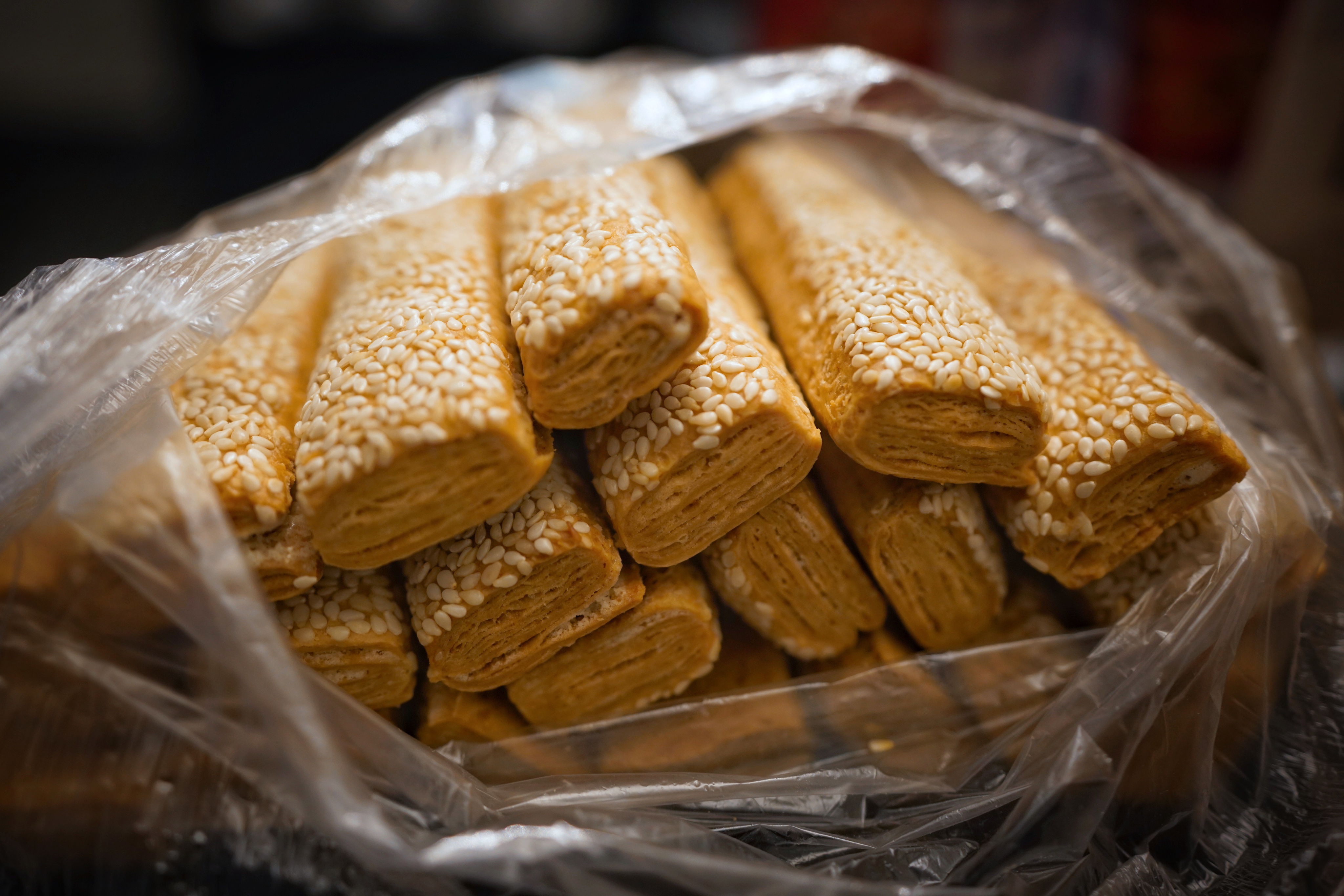 【西亭脆饼】土产店,麦蒂酥等都有卖,其貌不扬却很香,清朝时期就名扬