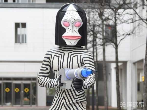 这个季节刚好穿防风衣今日是曼联的达达星人狗头