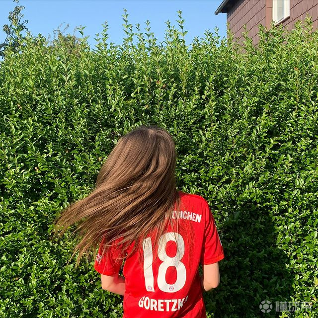 分享一位最爱磁卡的拜仁女球迷～|拜仁慕尼黑|格雷茨卡|懂球帝