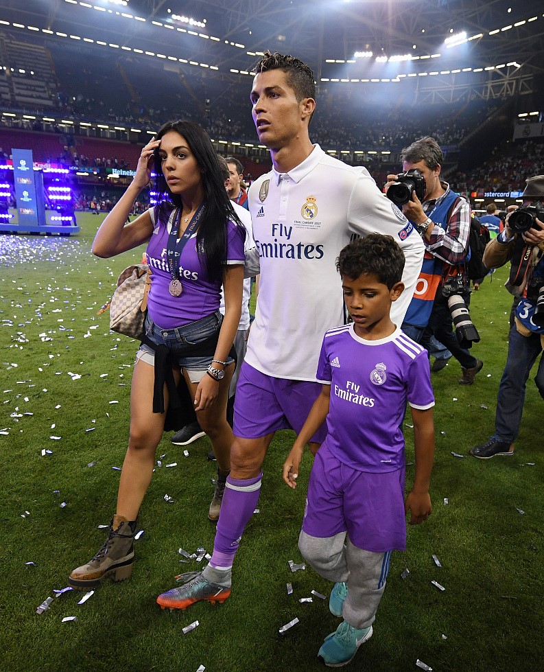 君子好逑特别篇c罗女友乔治娜各个时期球衣照