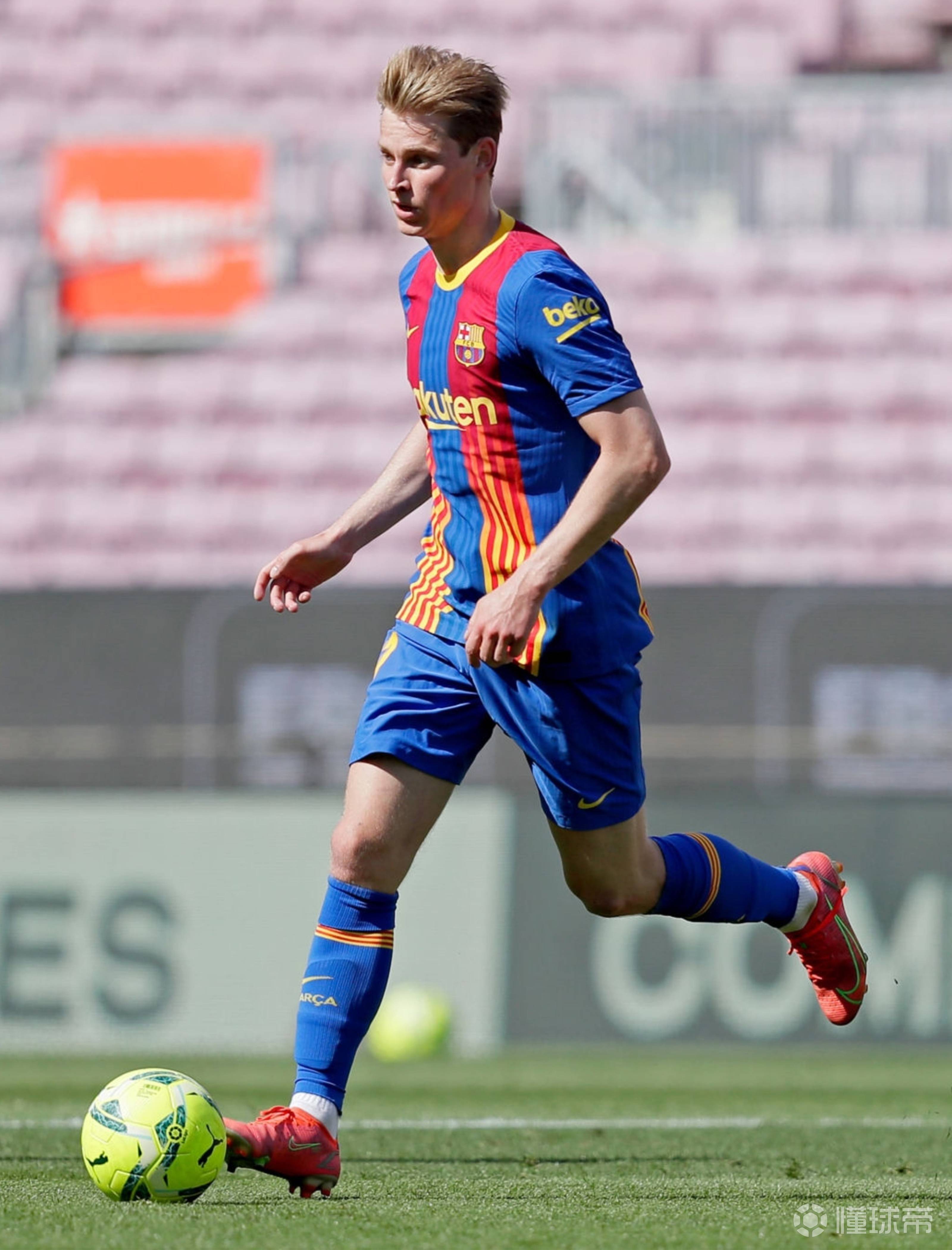 让我们祝巴萨荷兰中场新星弗兰基德容24岁生日快乐