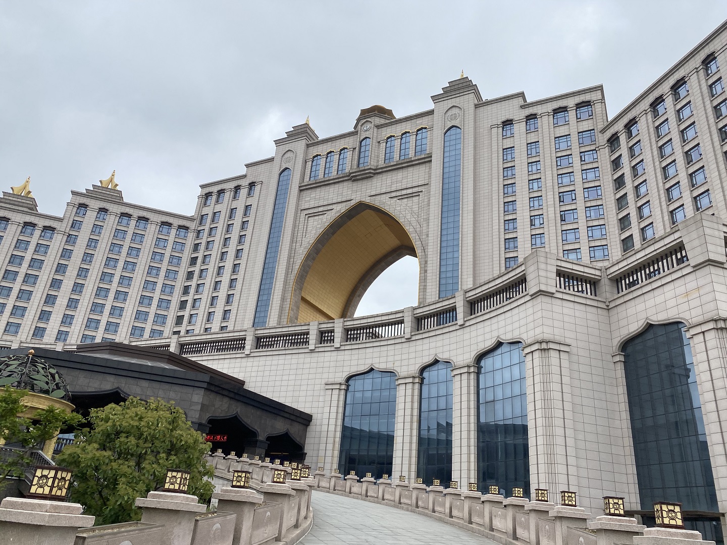 入住位于盐城市大丰区南翔西路88号的五星级酒店大丰华东国际会议中心