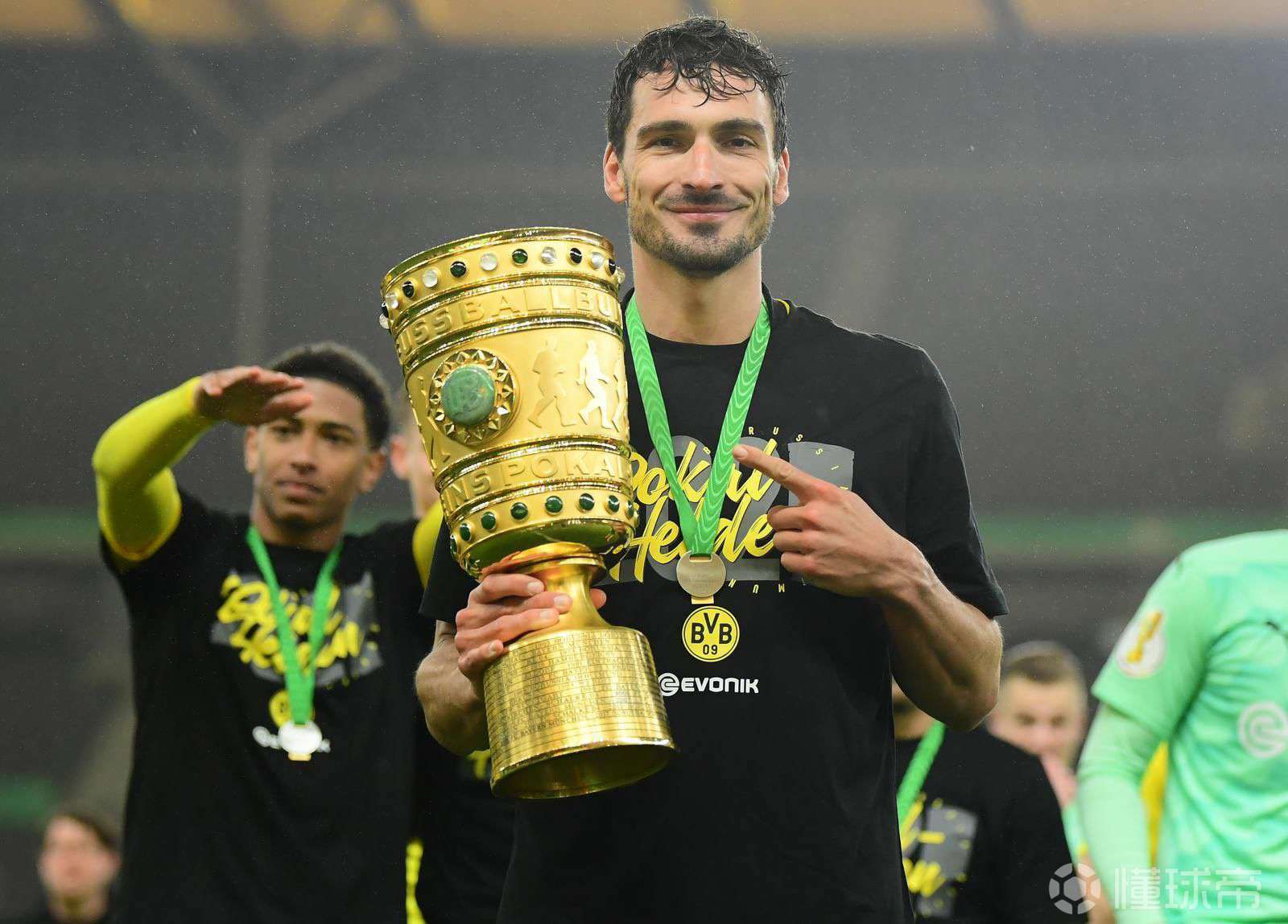 冠军时刻2021赛季德国杯冠军多特蒙德