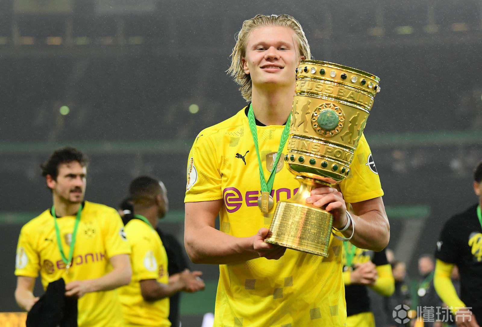 冠军时刻2021赛季德国杯冠军多特蒙德