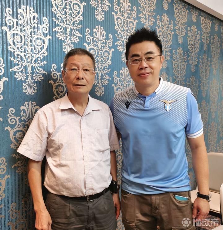 德高望重的容志行先生赞赞