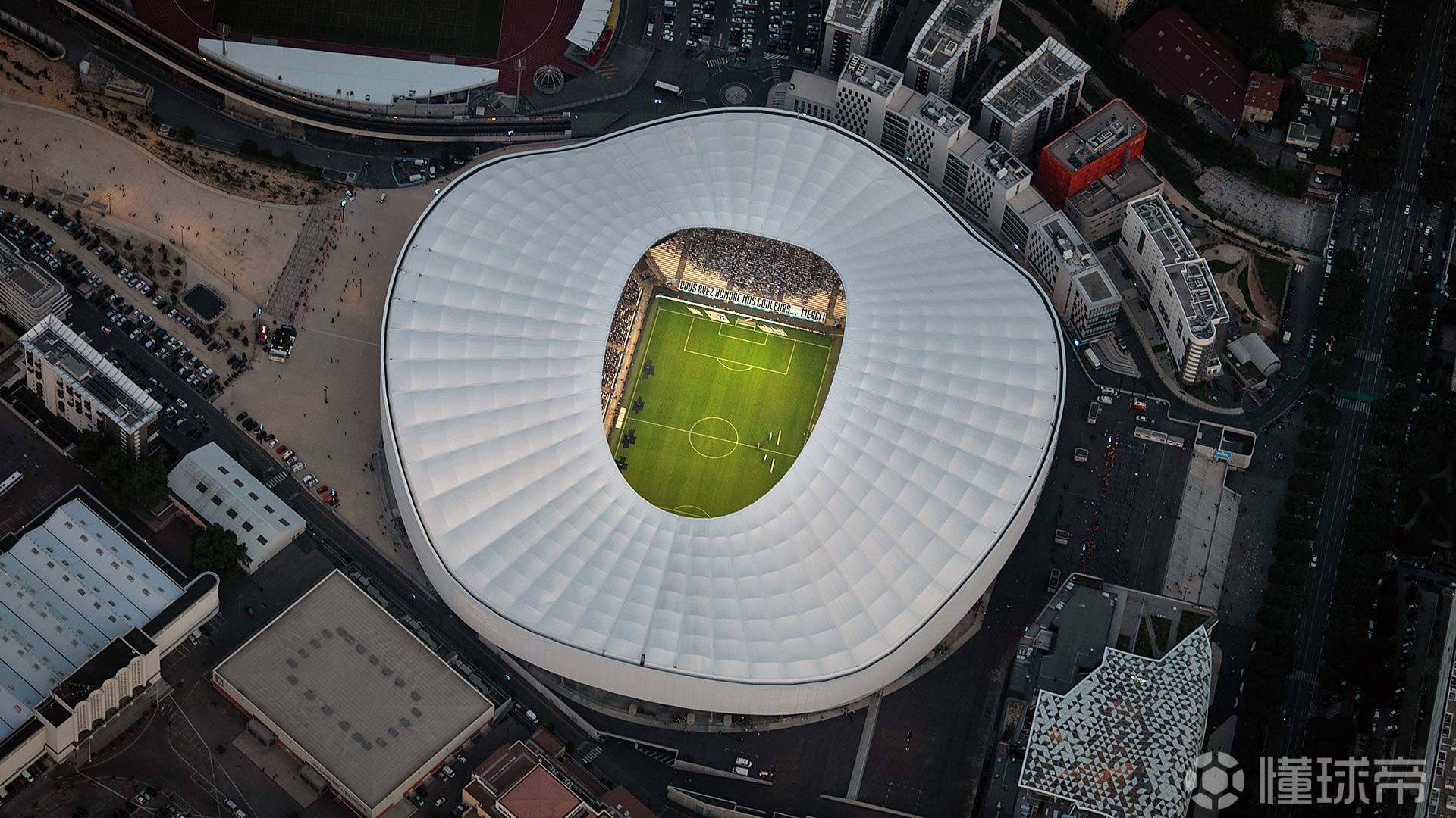 陪伴马赛84年的韦洛德罗姆球场见证马赛首场比赛对