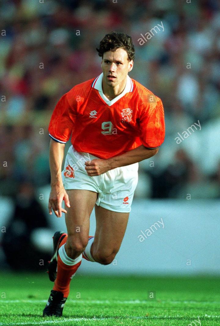 进5球世界波绝杀夺冠,巴斯滕还不是欧锦赛历史最牛金靴得主