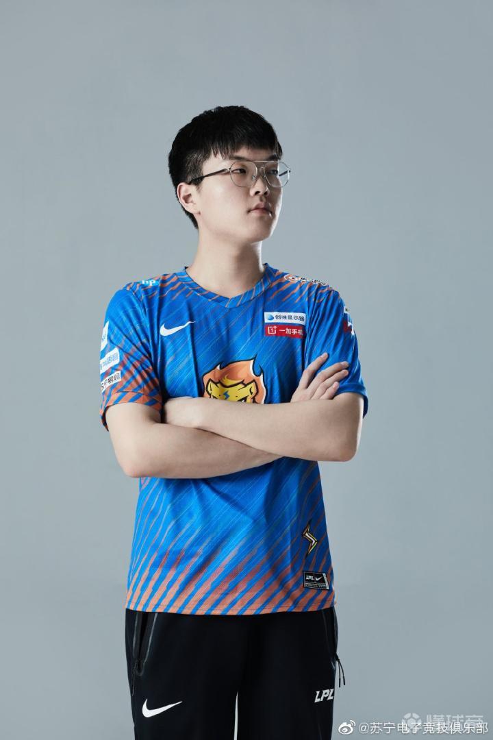 sn官博一些上单bin瘦了之后的定妆照