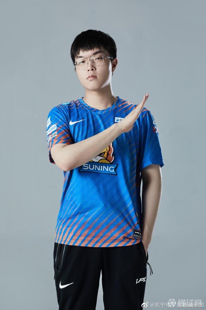 sn官博一些上单bin瘦了之后的定妆照