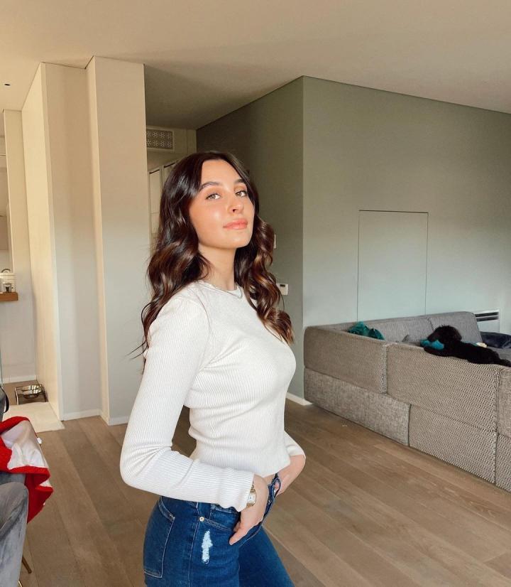 欧洲杯太太团c位争夺战:亚平宁风光——基耶萨女友贝内黛塔