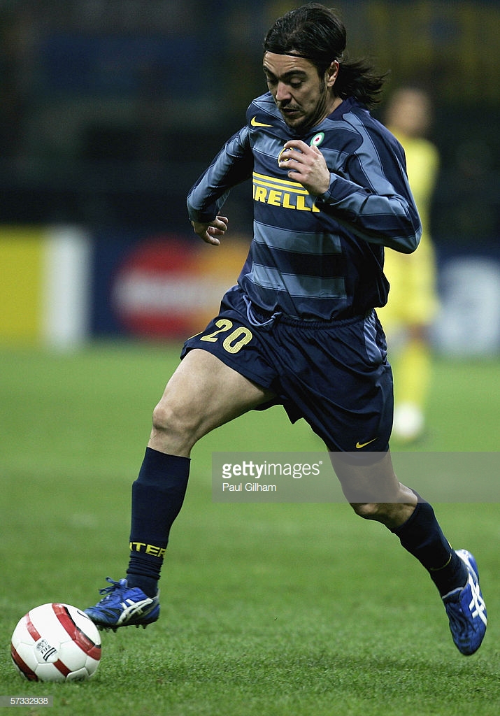 国际米兰,还有一位南美球星也使用asics足球鞋,那就是中国男孩雷科巴