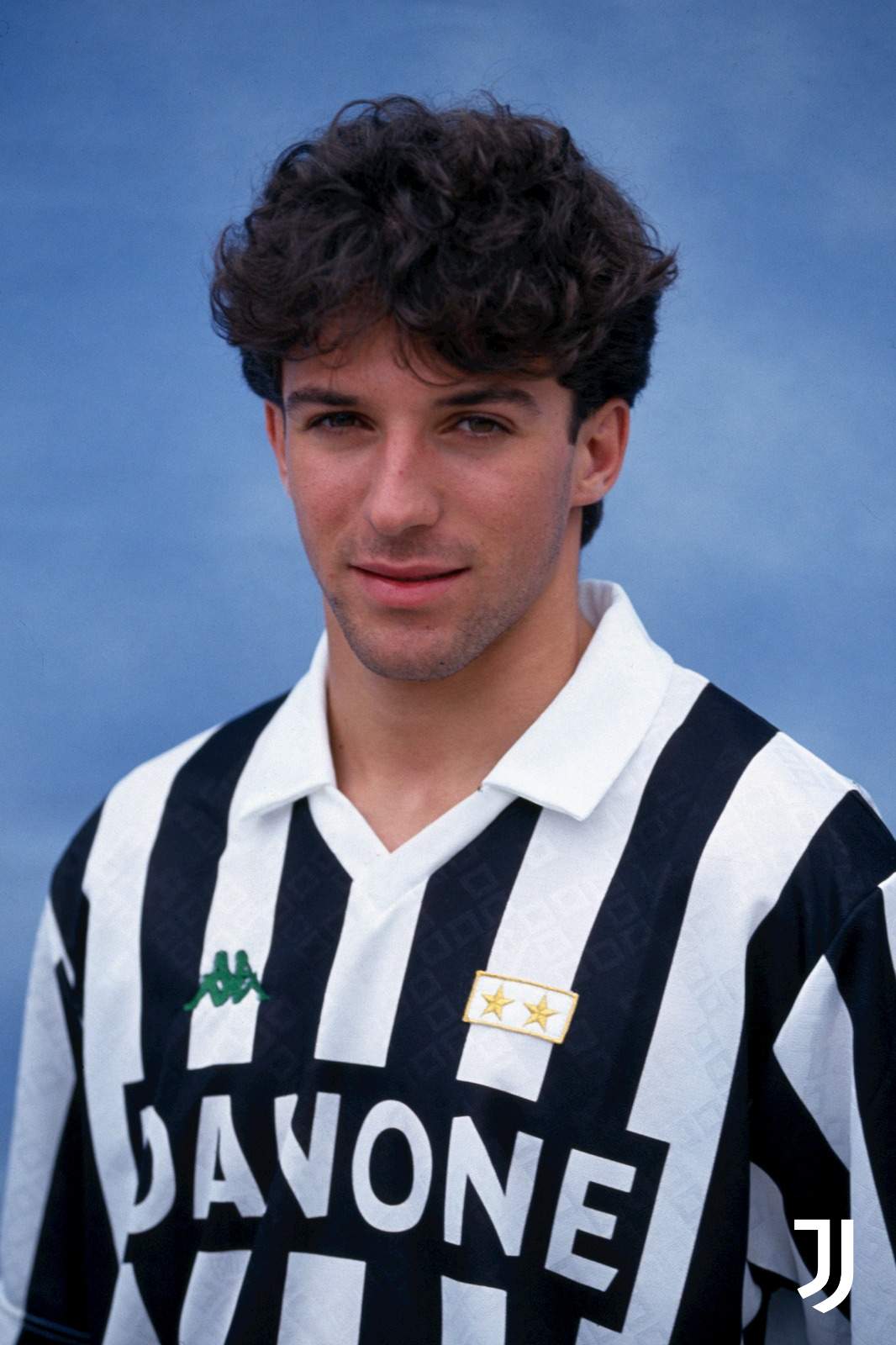 1993年的今天皮耶罗与尤文签下合约