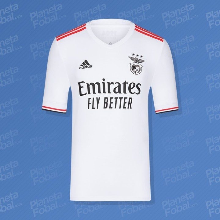 2021/22赛季,本菲卡主客场球衣