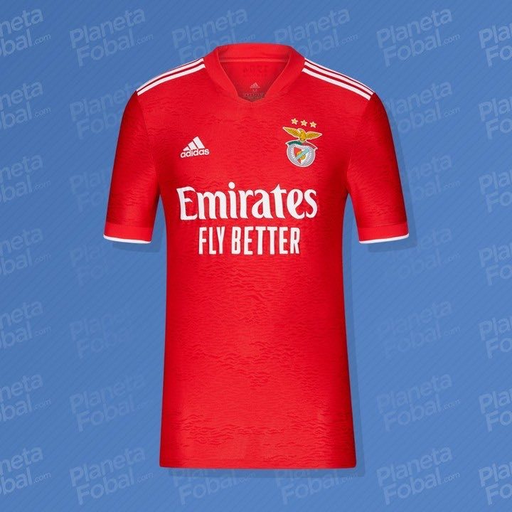 2021/22赛季,本菲卡主客场球衣