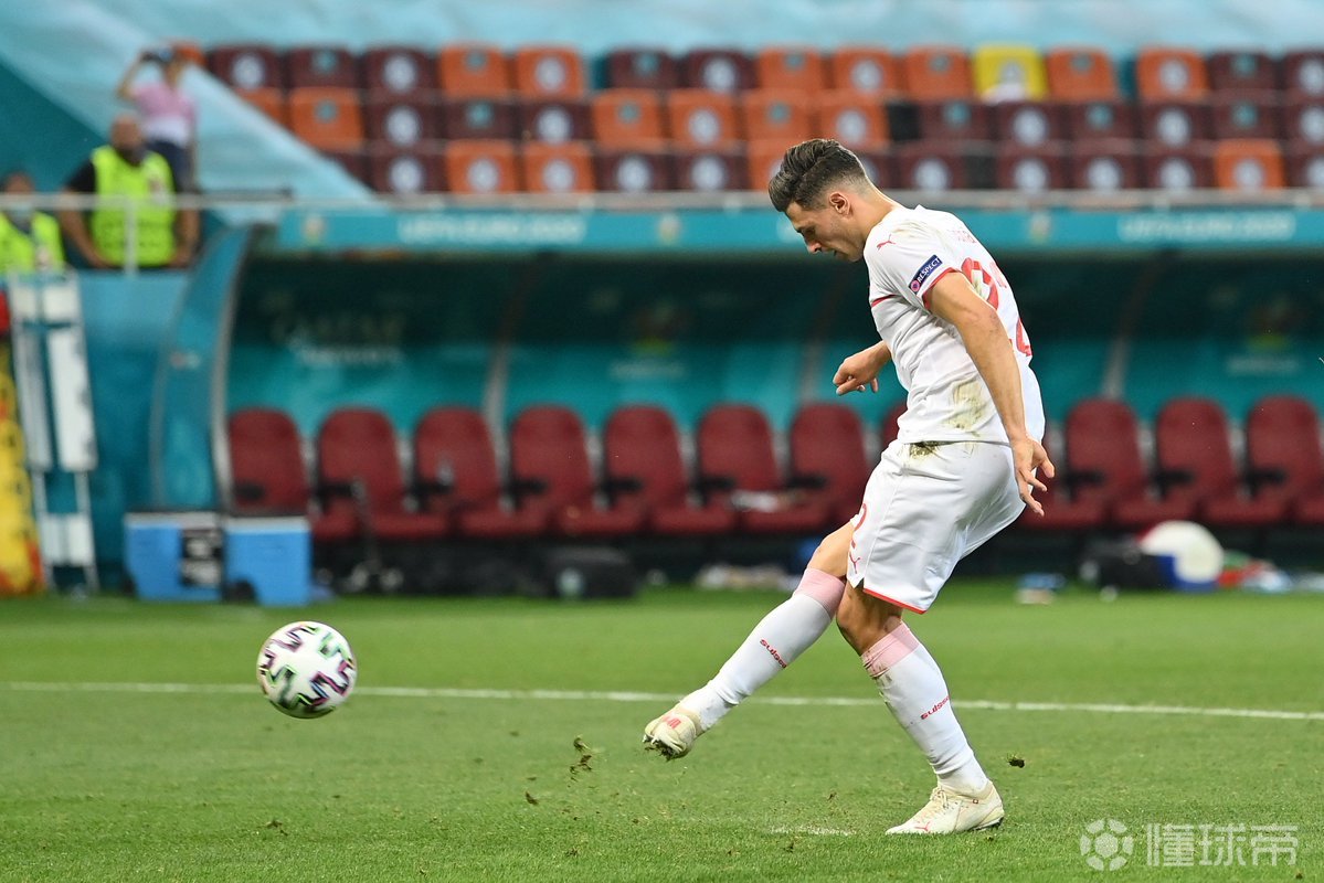 尽显"杀手"本色——舍尔踢点球时,你选择会罚:_.