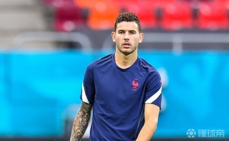 德国媒体《踢球者》透露了拜仁后卫卢卡斯-埃尔南德斯的恢复计划.