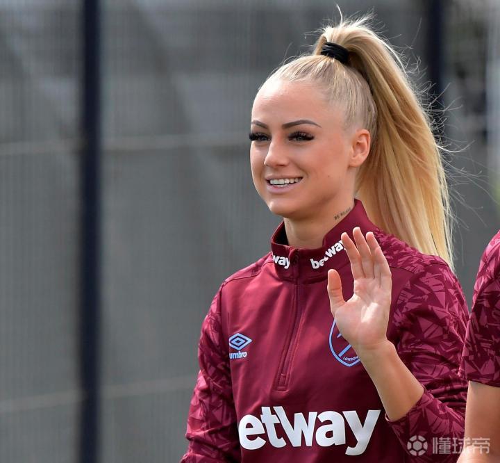 西汉姆联女足官方宣布22岁的瑞士国脚阿丽莎al