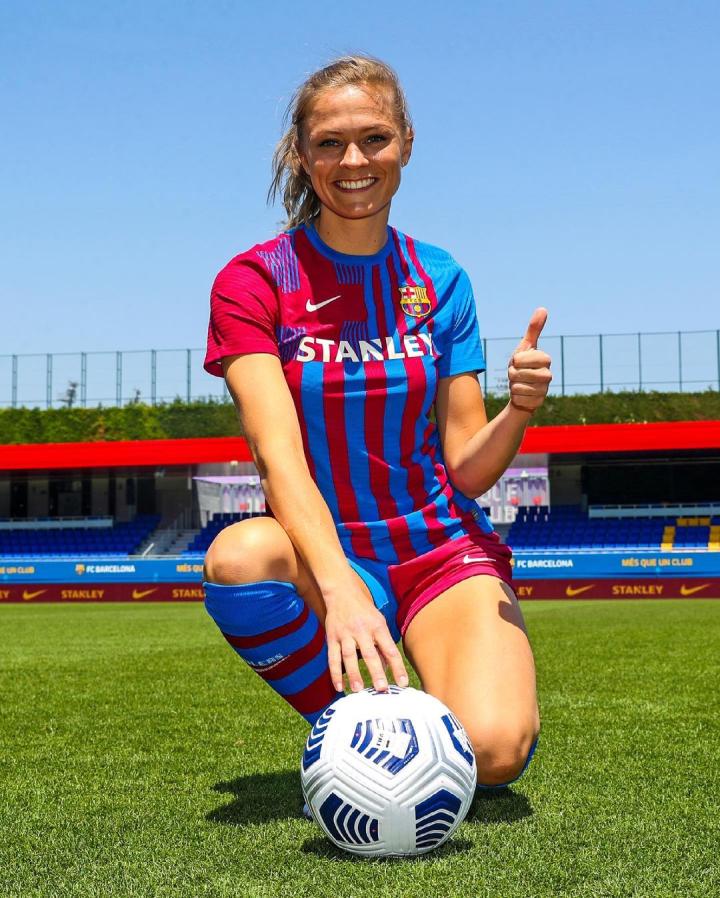 图集丨沃尔夫斯堡女足球员罗尔法转会至巴萨女足