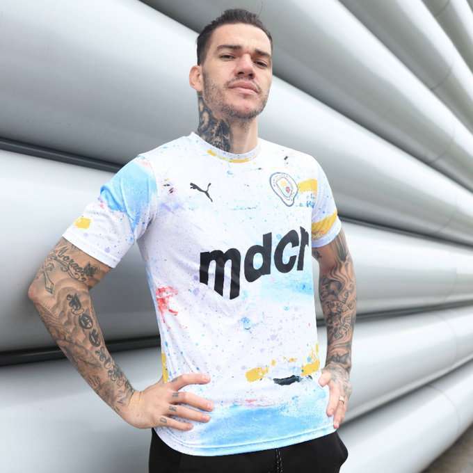 埃德森上身联名球衣~官网售价50欧元,喜欢的小伙.