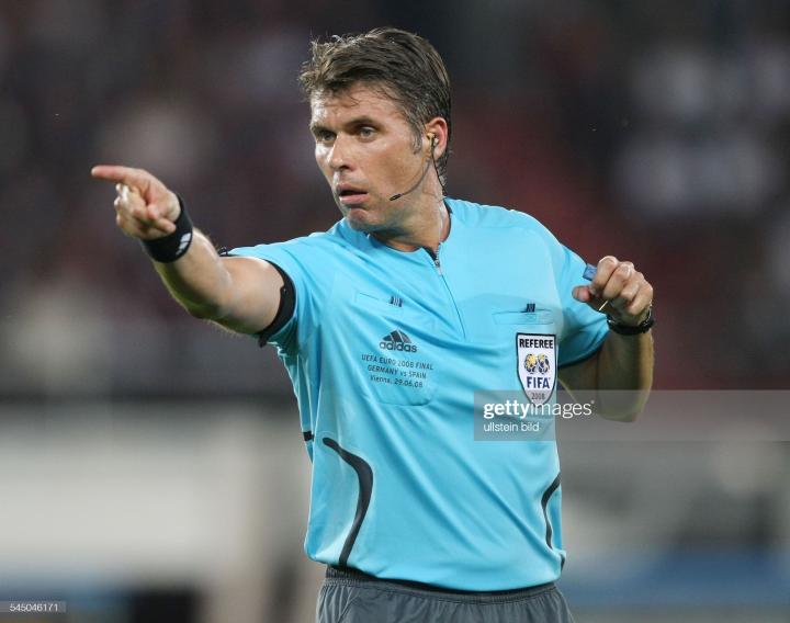 罗塞蒂自1997年起执法意甲联赛,并于2002年成为国际级裁判员.