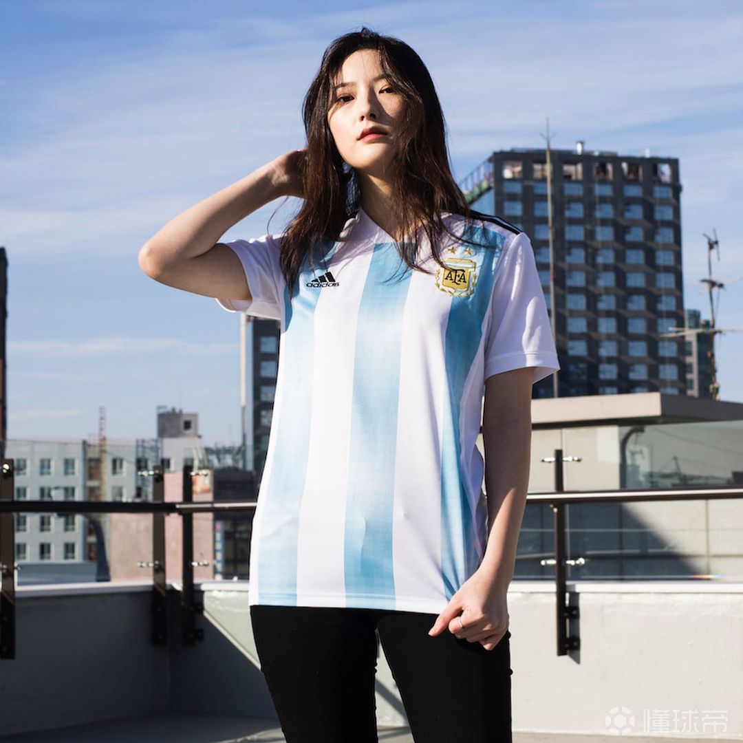 flower | 阿根廷队女球迷 (by otf)