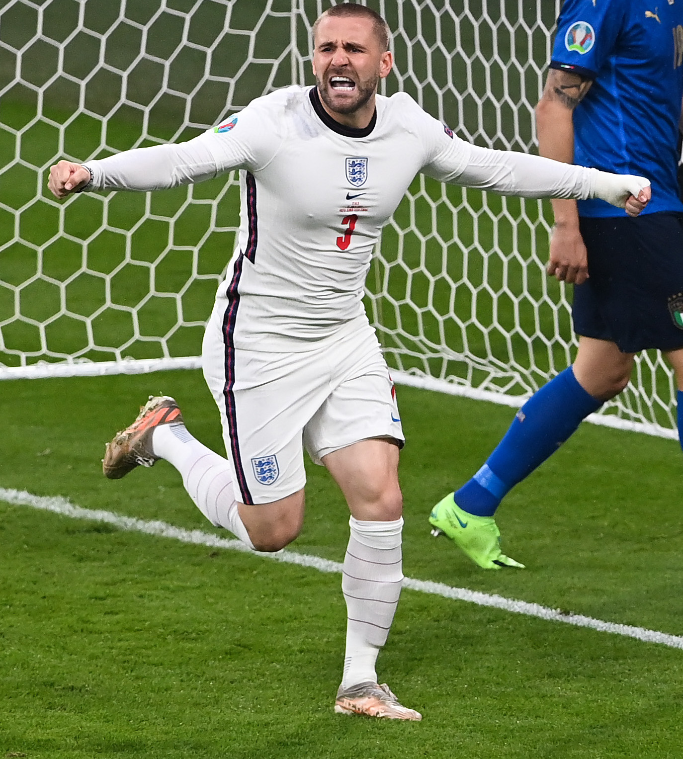 英格兰品意式浓缩咖啡苦中苦!曼奇尼书写意大利足球新篇章!