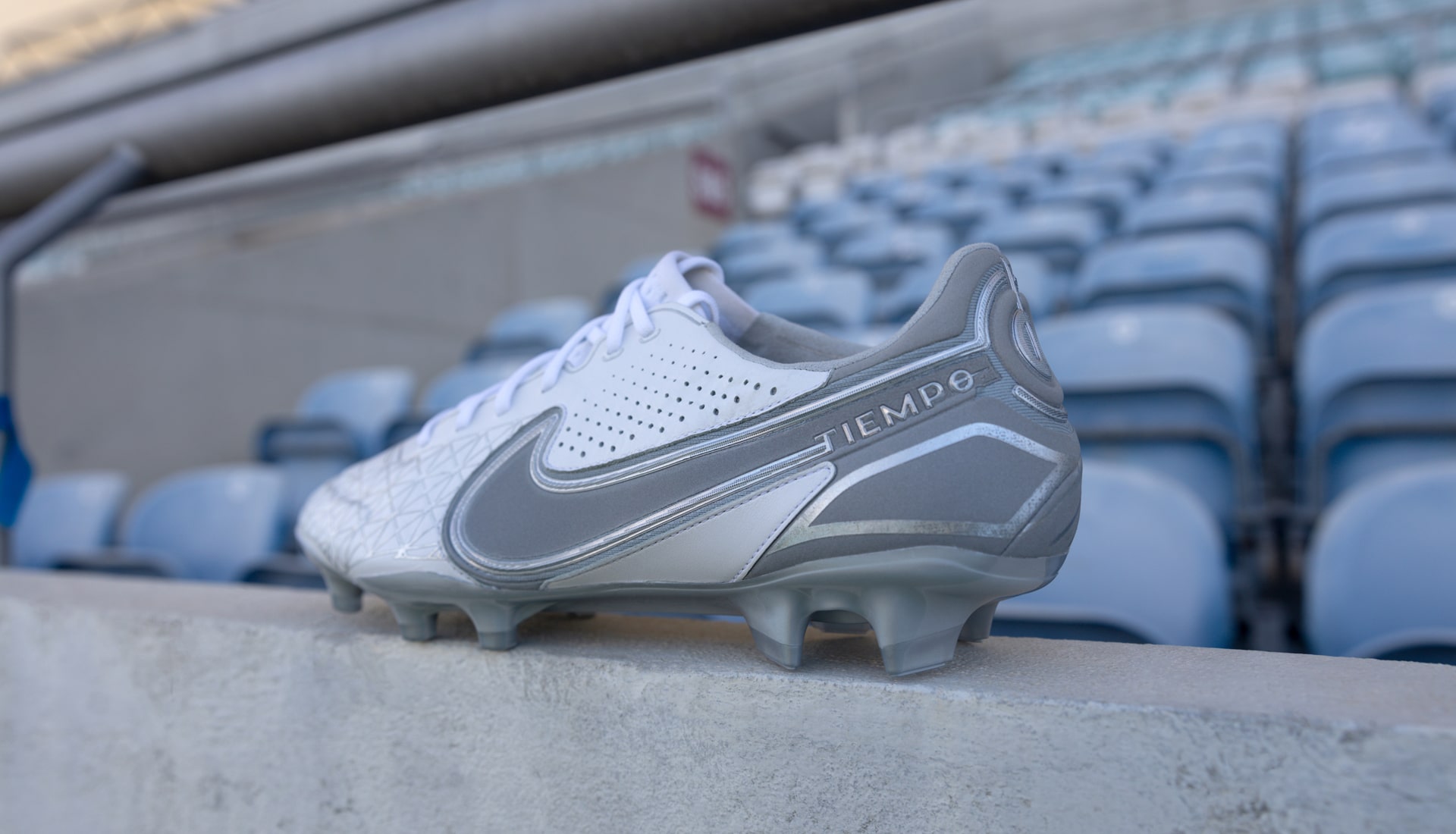 耐克发布传奇9focus限量款球鞋