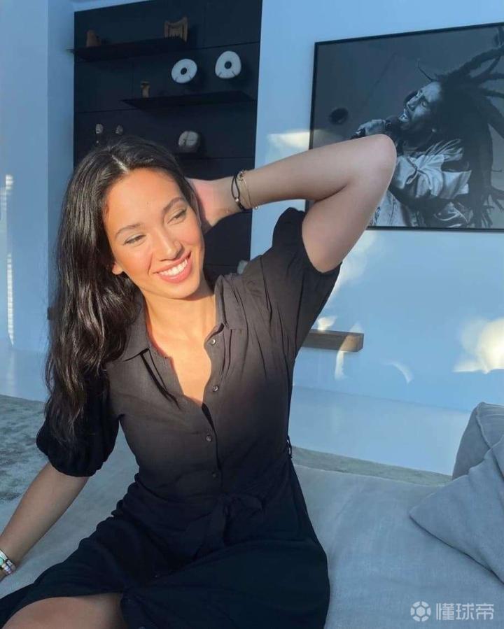 皇马新援阿拉巴和女友卡娅