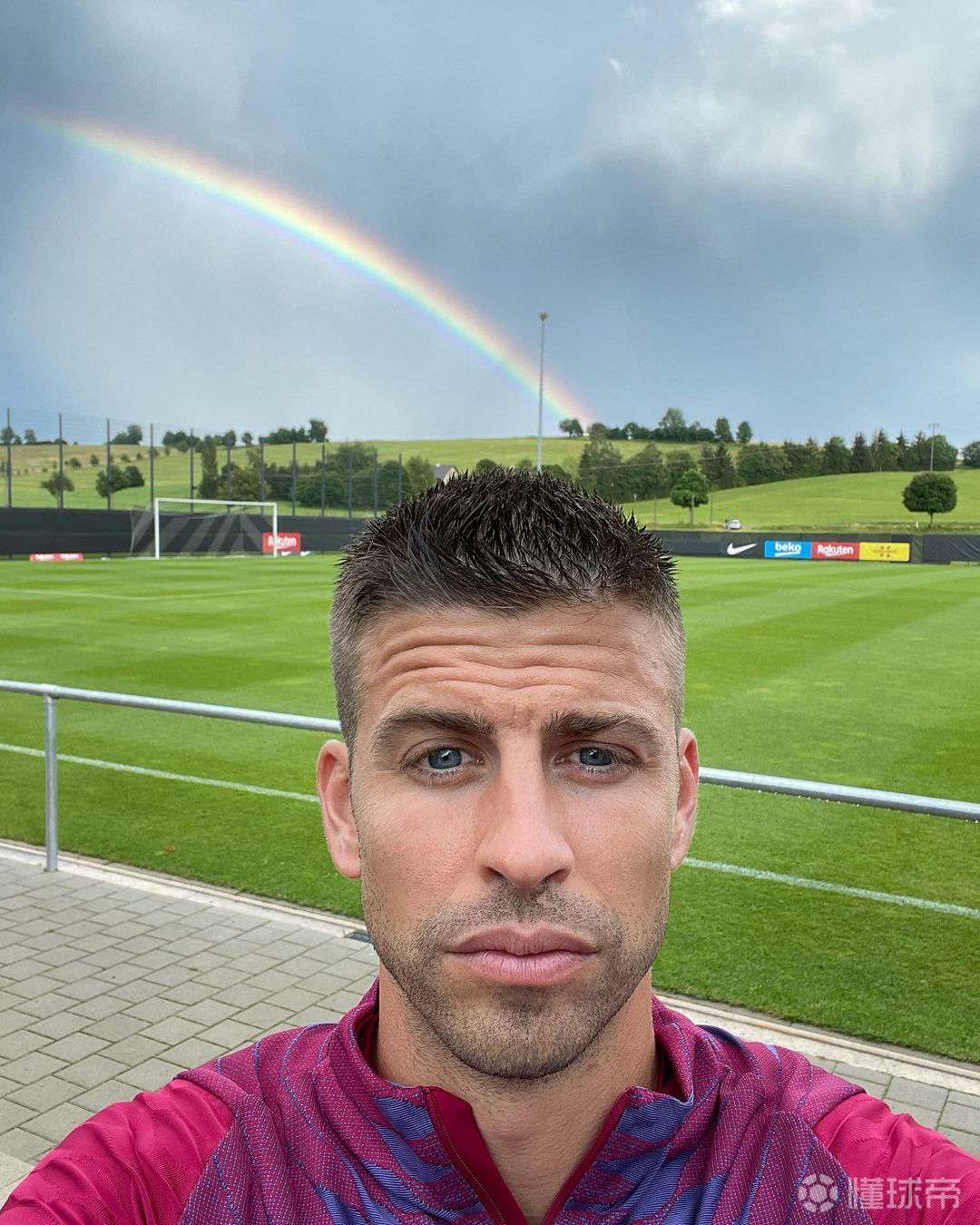 皮克胡子长出来了