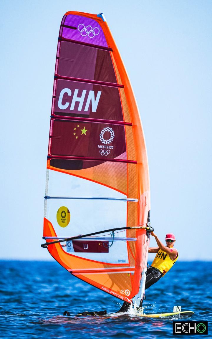 蓝天,碧浪,红帆,金牌.