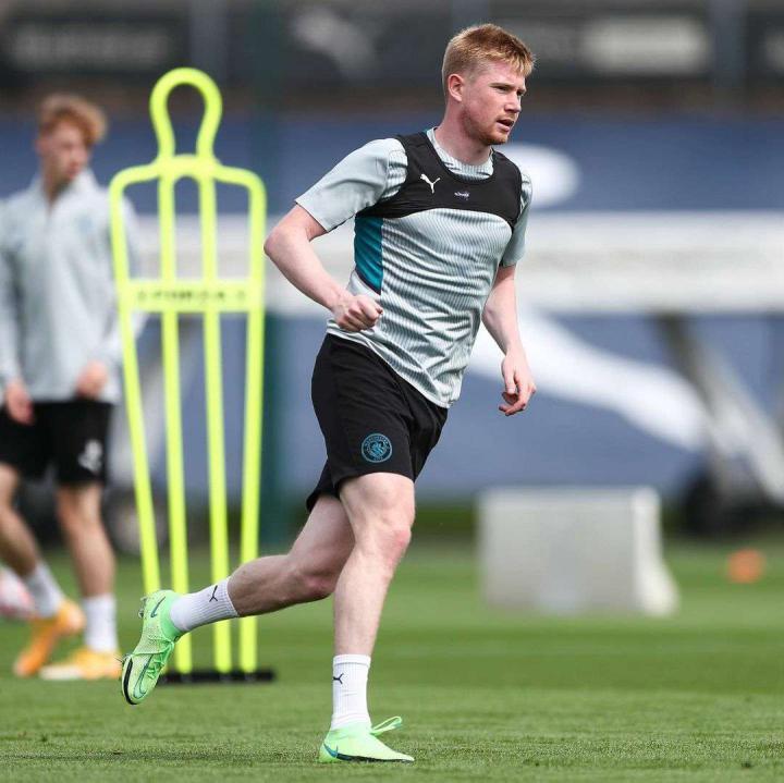 认真训练的德布劳内!