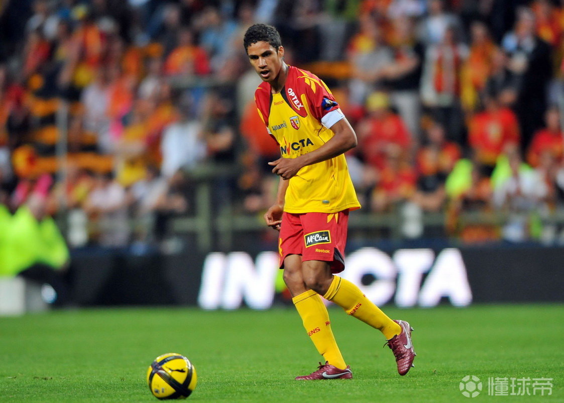 拉斐尔瓦拉内朗斯队2011年左右17岁就