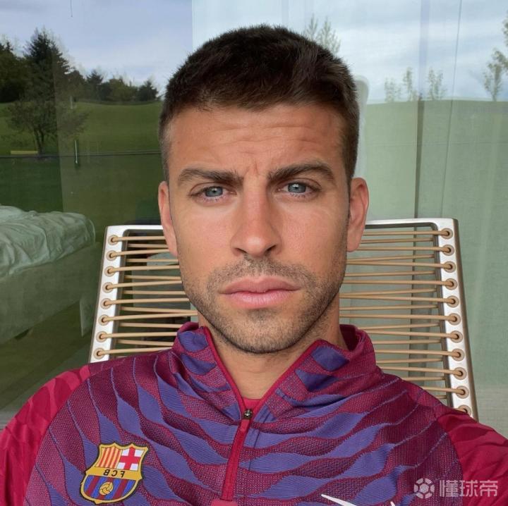 忧郁的眼神皮克继续分享今日份自拍照