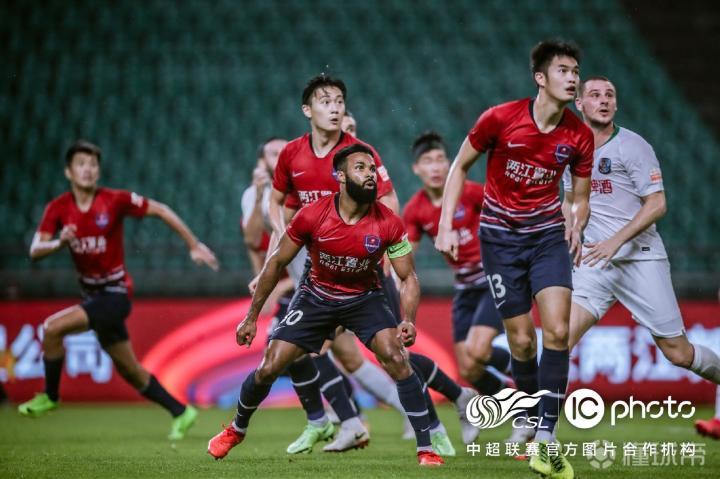 重庆两江竞技vs青岛队全场比赛结束重庆