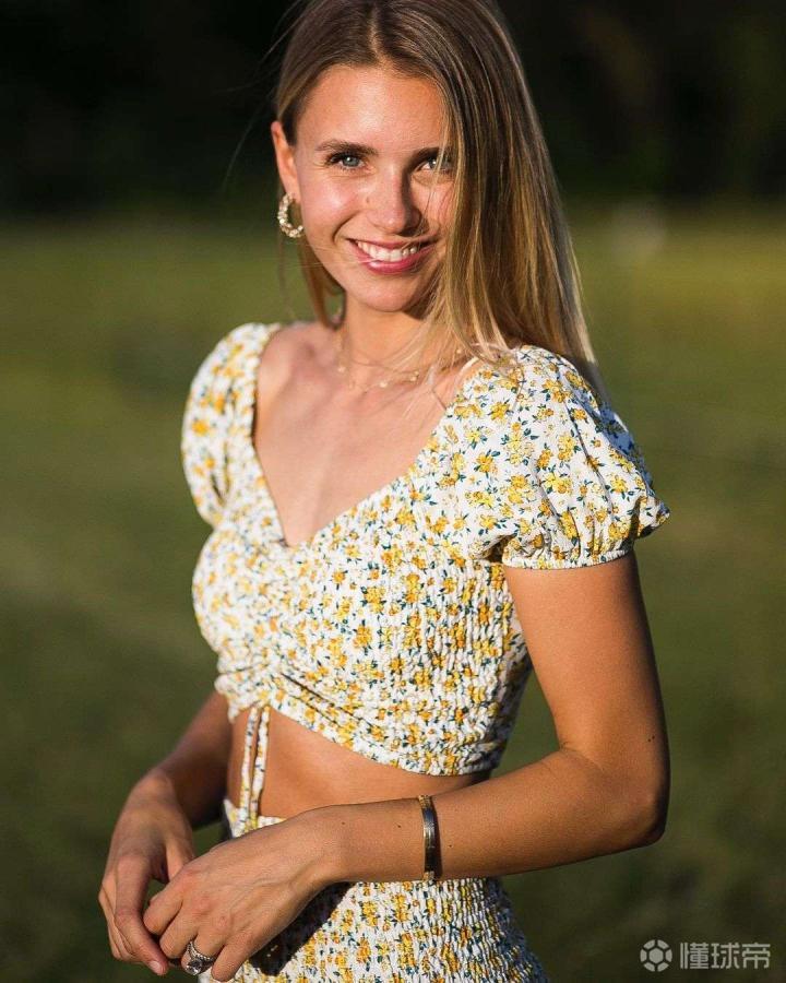 罗伊斯与女友斯嘉丽加尔特曼scarlett