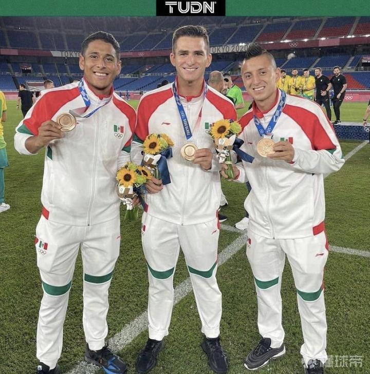 你们要的墨西哥国奥队昨天的颁奖图集绿帽狗头请