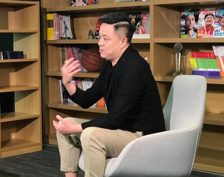 被称为国内田径解说第一人的杨健的缺席无疑是一大遗憾