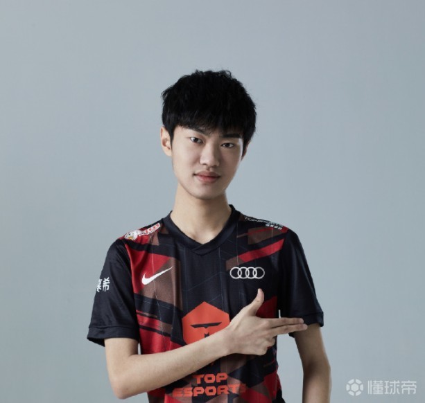 tes.knight:争取把队伍状态调整好,还挺想拿夏季赛冠军的