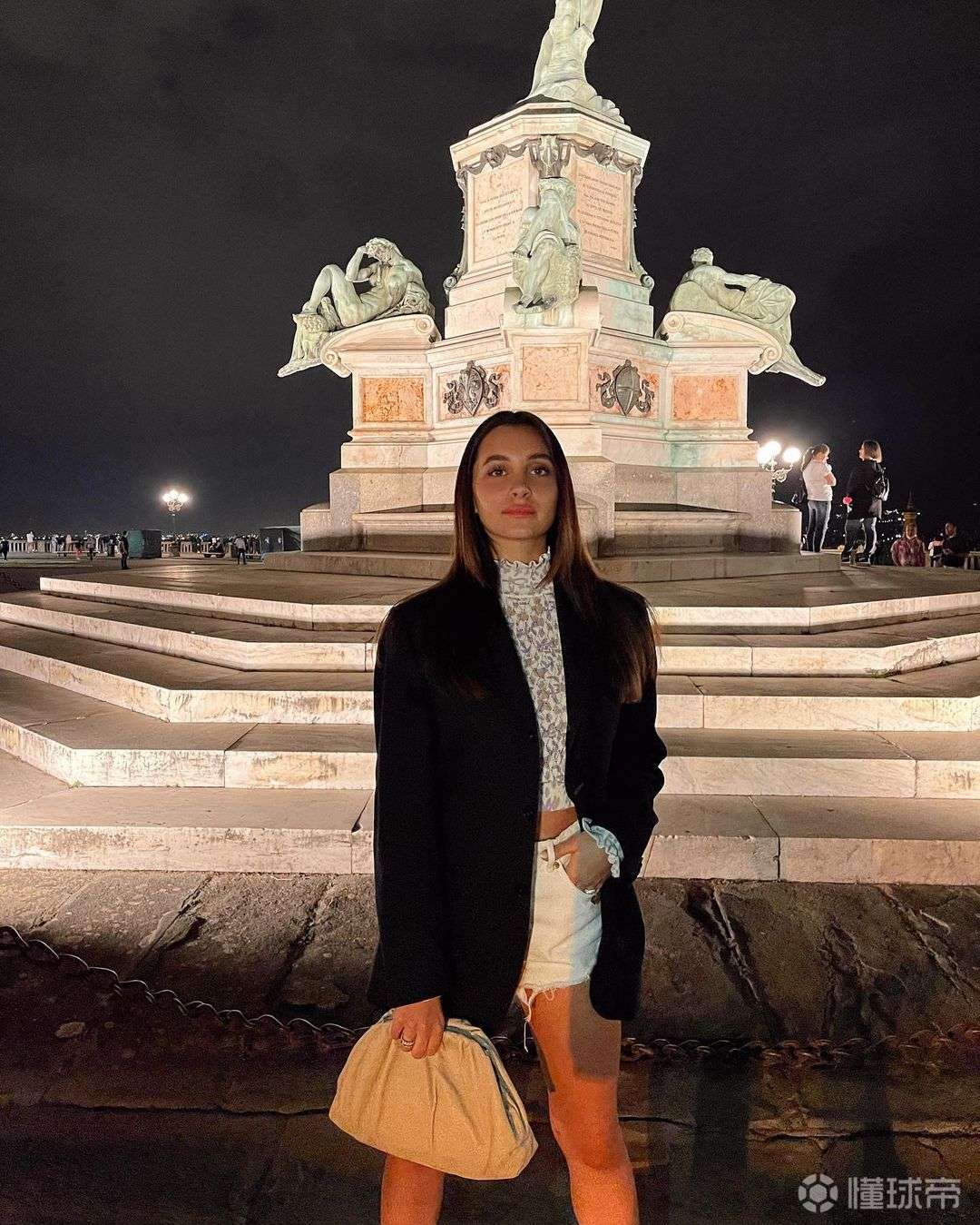 小基耶萨和女友贝内黛塔