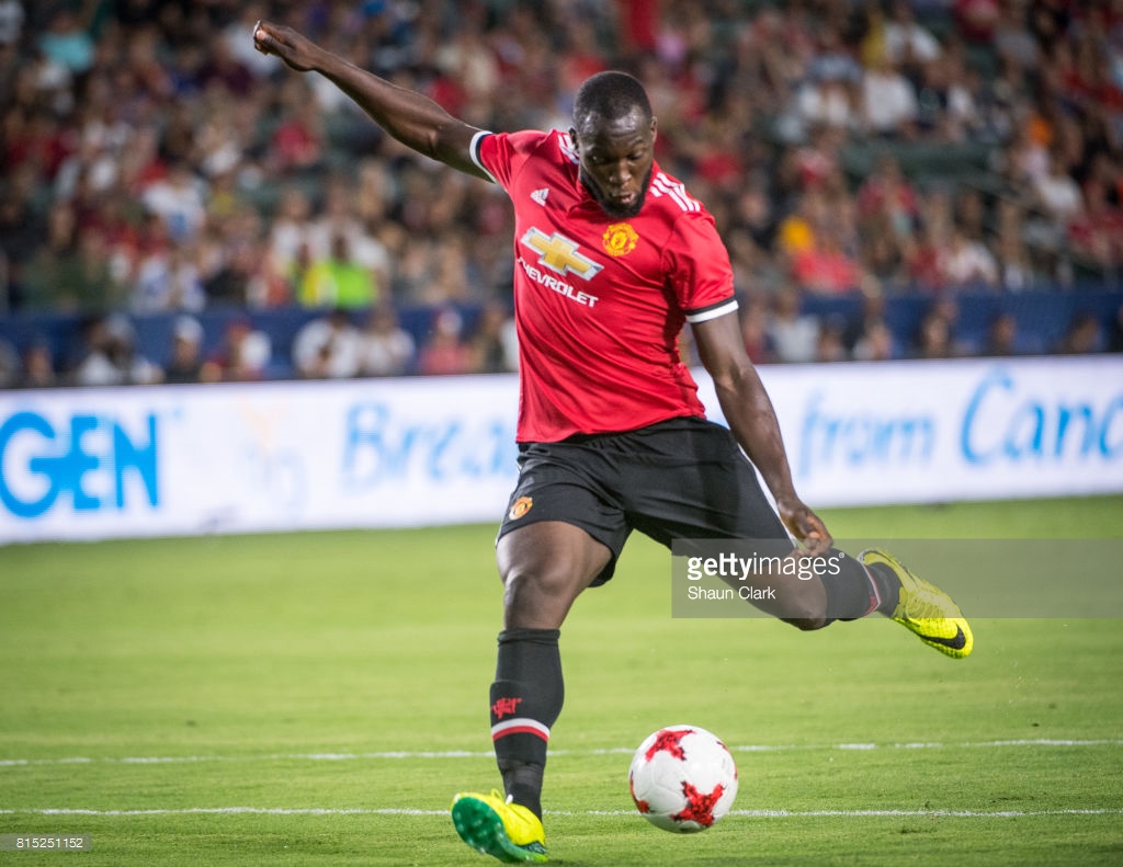 穿鞋自由的亿元球星卢卡库因彪马签约内马尔感到不公而解约