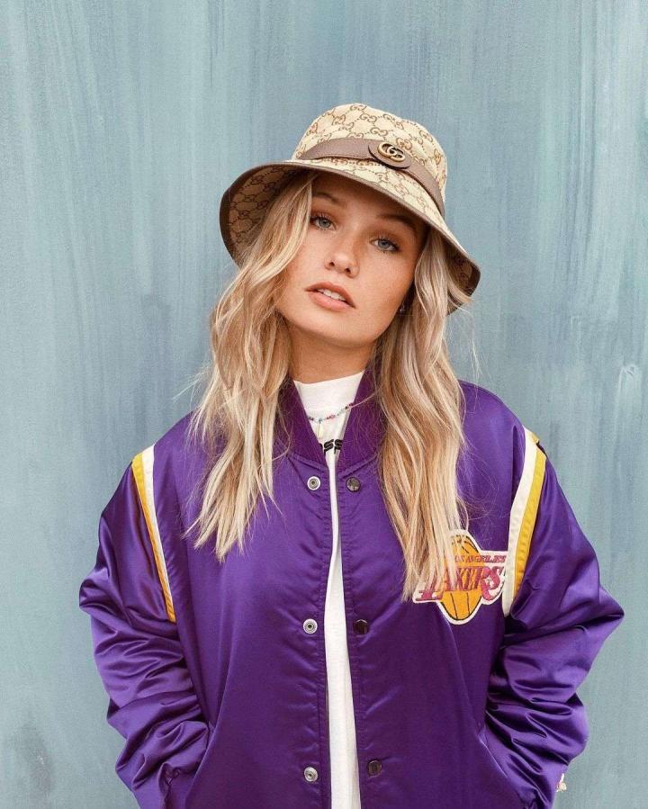 巴萨球星德容和他的女友米琪,自高中便相恋,到现在.