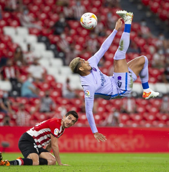 阿劳霍倒挂金钩精彩进球瞬间,可惜进球无效