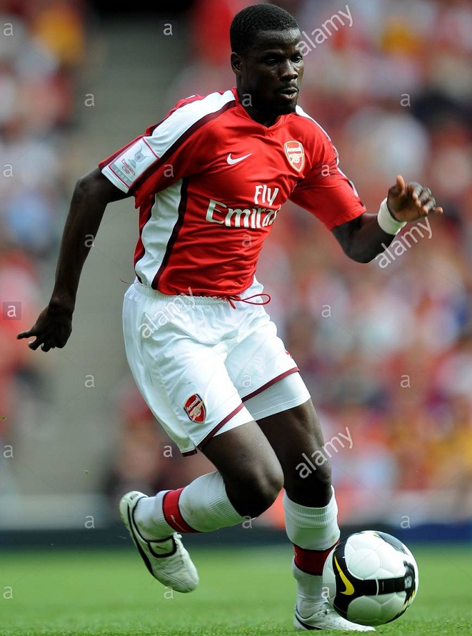 在阿森纳队,当时的主力右后卫喀麦隆国脚劳伦穿的就是puma的z4