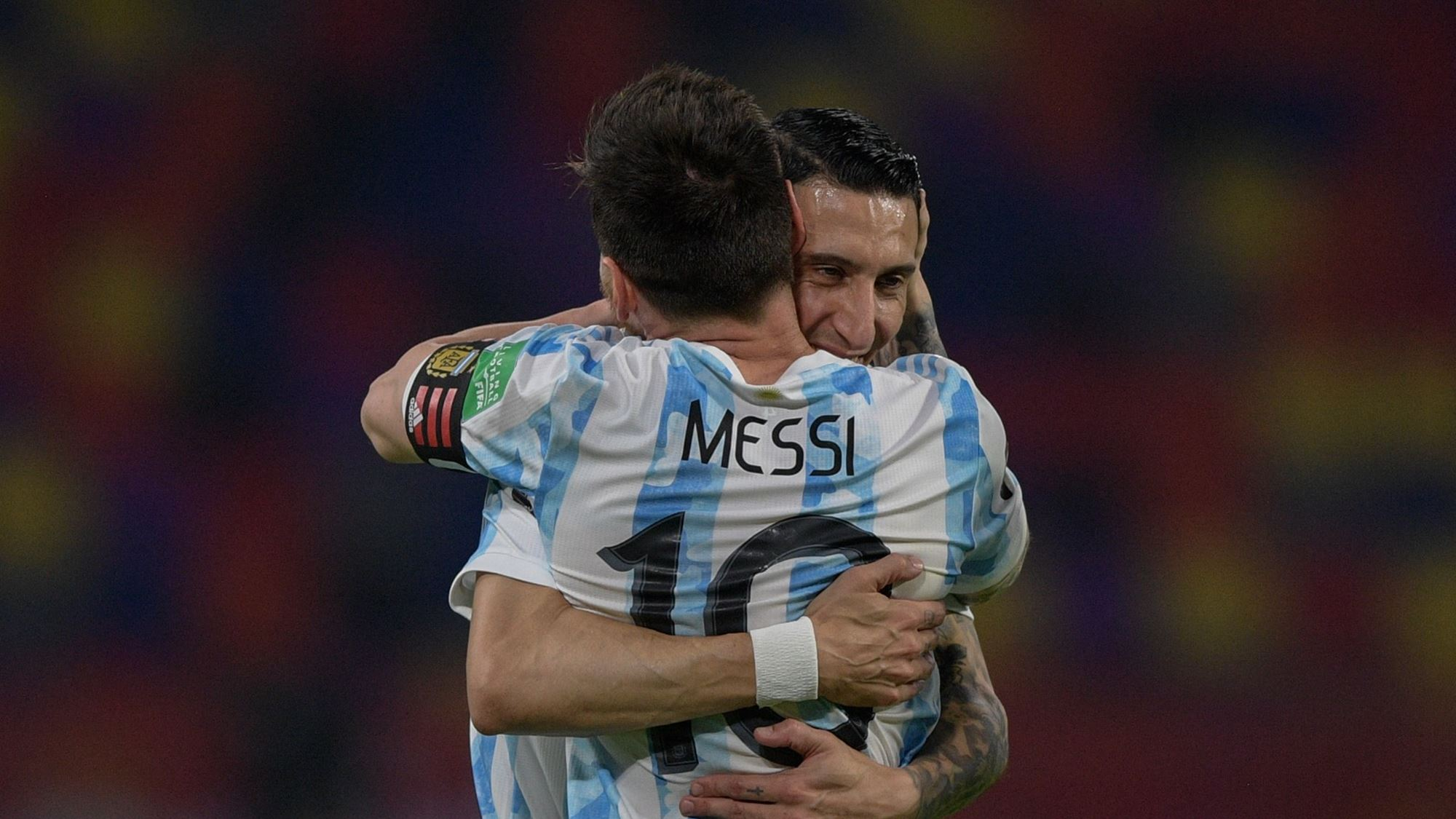 c罗和梅西他们踢了十年我们争了十年