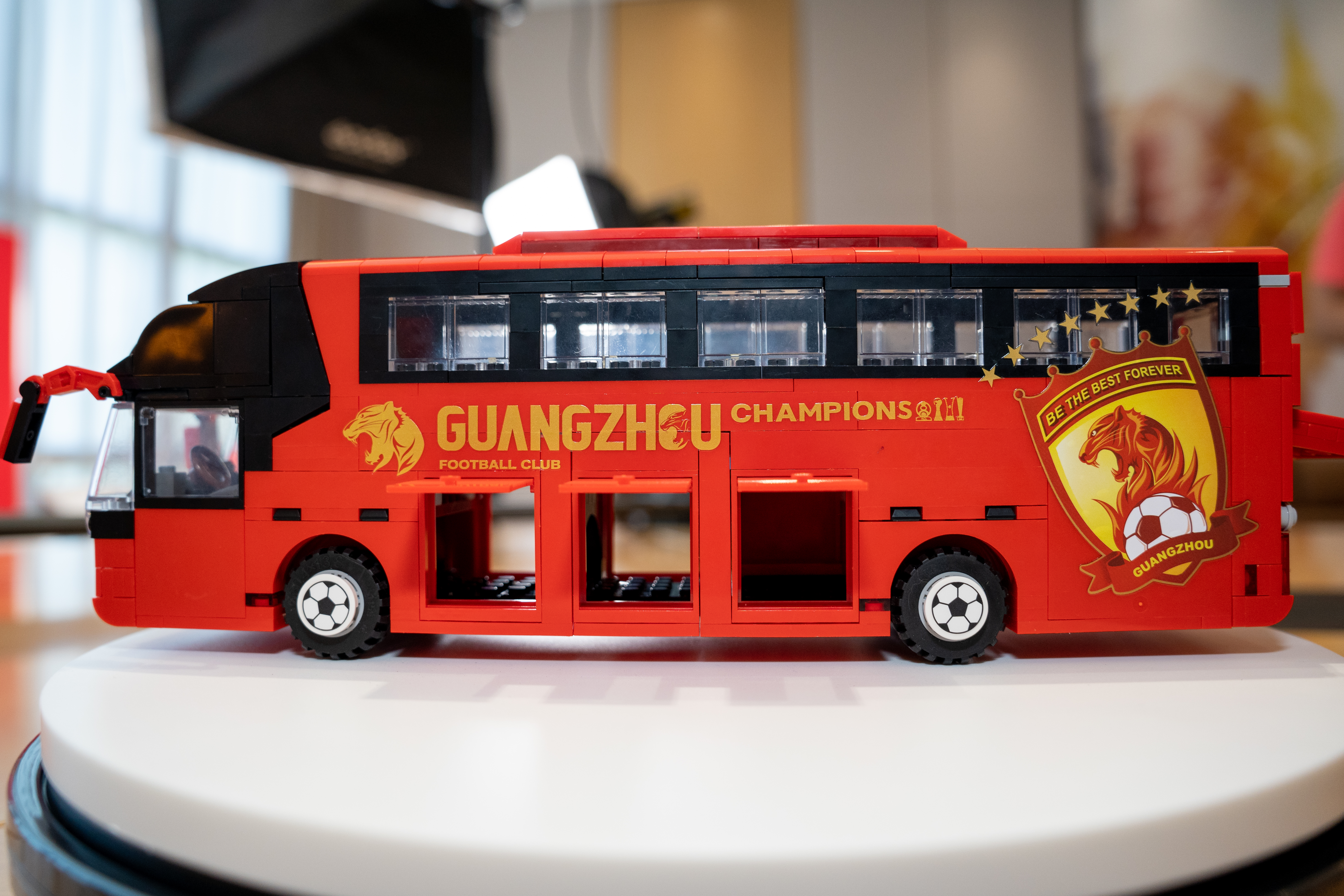 广州队大巴模型要这样玩才过瘾嘛二创惊喜不断欢迎您来挑战