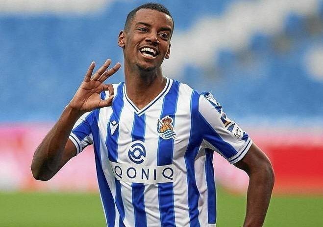 近日,皇家社会前锋伊萨克接受了采访,谈论了自己在皇家社会的感受.