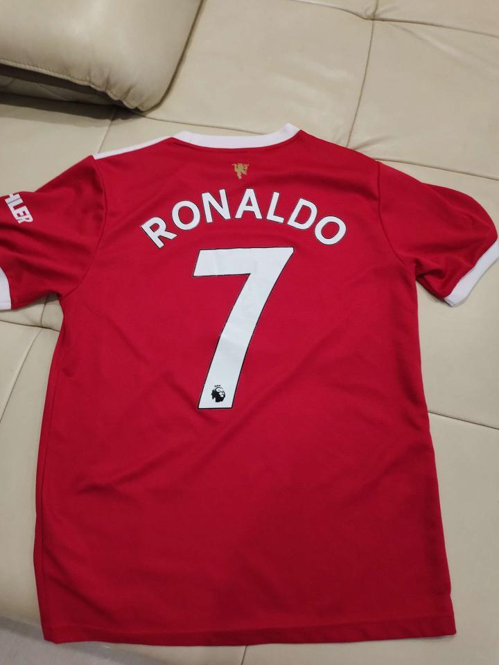 来了…cr7球衣…[狗头][狗头][狗头]